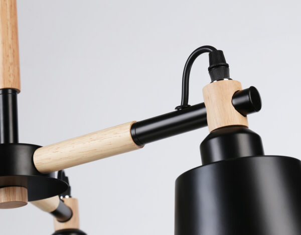 TR82206_macro1 TR82206/3 BK/LW черный/светлое дерево E27/3 max 40W D560*430