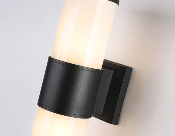 ST2455_macro1-2 ST2455 BK/FR черный/белый матовый IP54 E27 max 40W 300*90*155